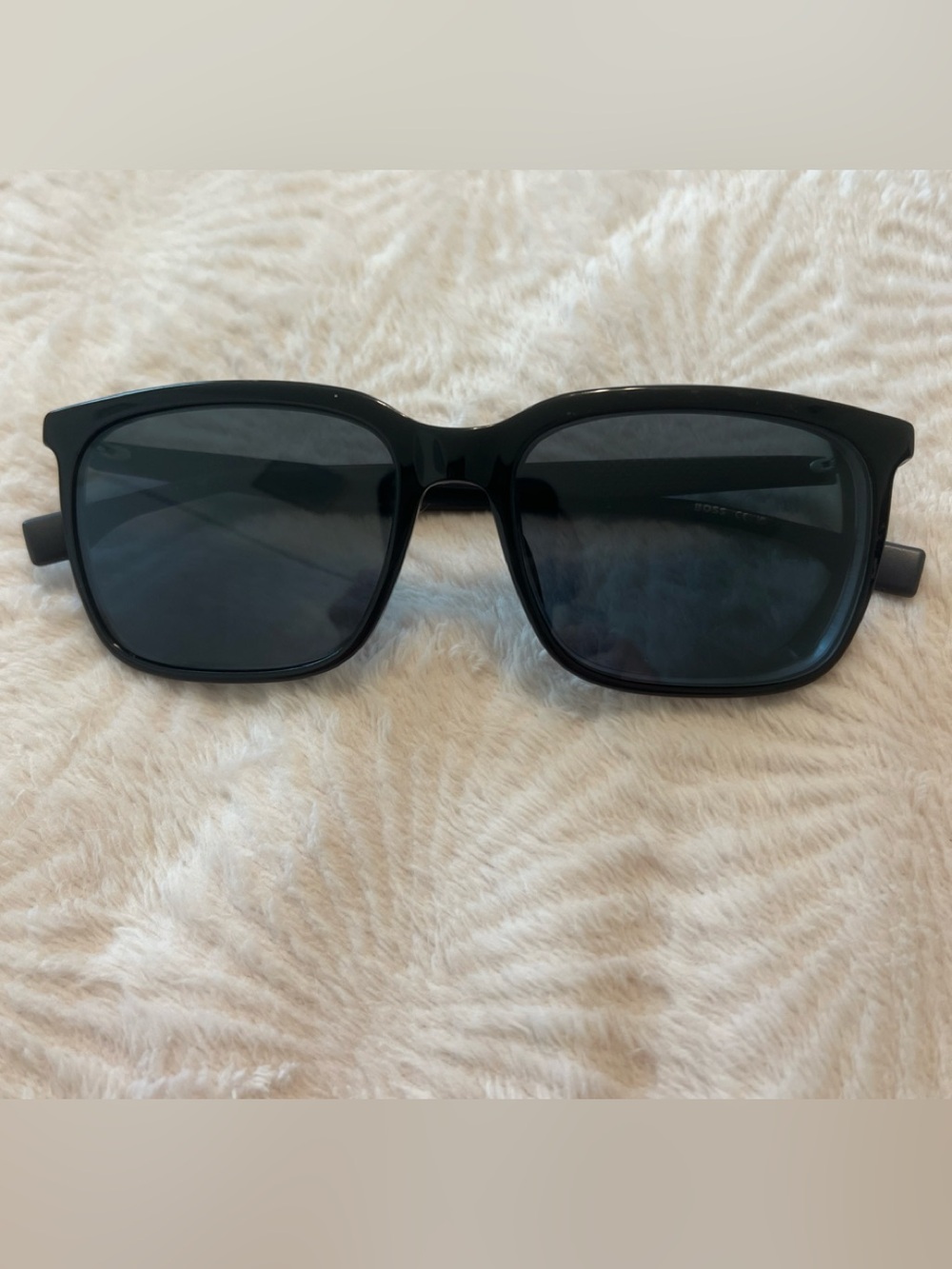 BOSS Classic Black Sunglasses - Oversized Square Frame great